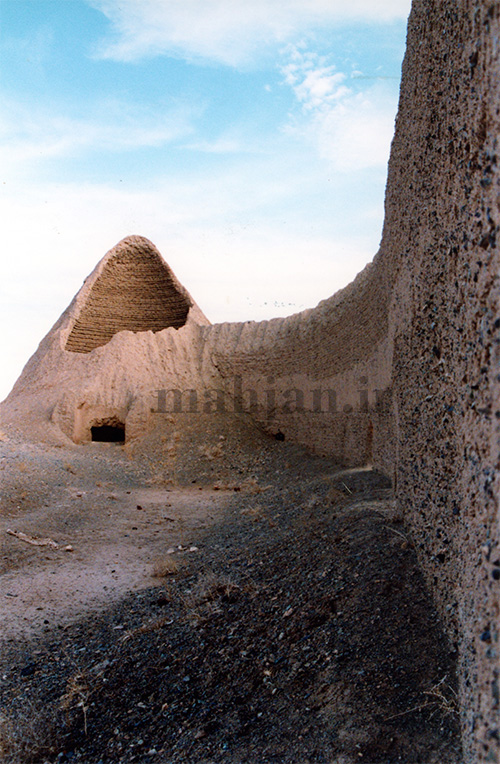 یخدان بهلگرد، عکس از حمیدرضا خزاعی یخدان بهلگرد، عکس از حمیدرضا خزاعی