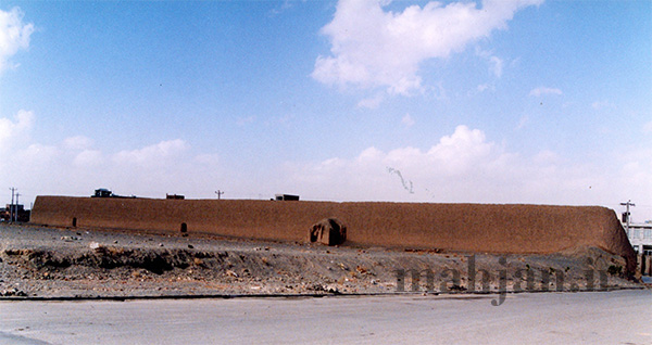 یخدان رحیم آباد، عکس از حمیدرضا خزاعی، سال 1381 یخدان رحیم آباد، عکس از حمیدرضا خزاعی، سال 1381