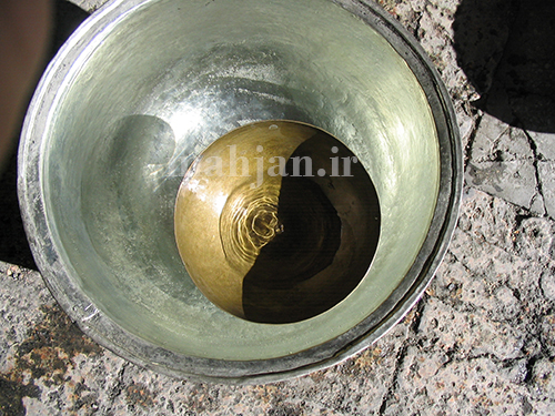 پنگوی قانون شناور بر سطح آب پنگوی قانون شناور بر سطح آب