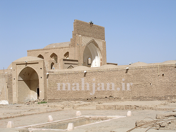 نمایی عمومی از بیرون مسجد جامع، عکس از: حمیدرضا خزاعی نمایی عمومی از بیرون مسجد جامع، عکس از: حمیدرضا خزاعی